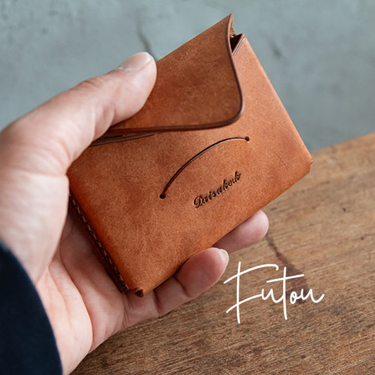 封筒みたいな本革の名刺入れ「 f u t o u 」　キャメル
